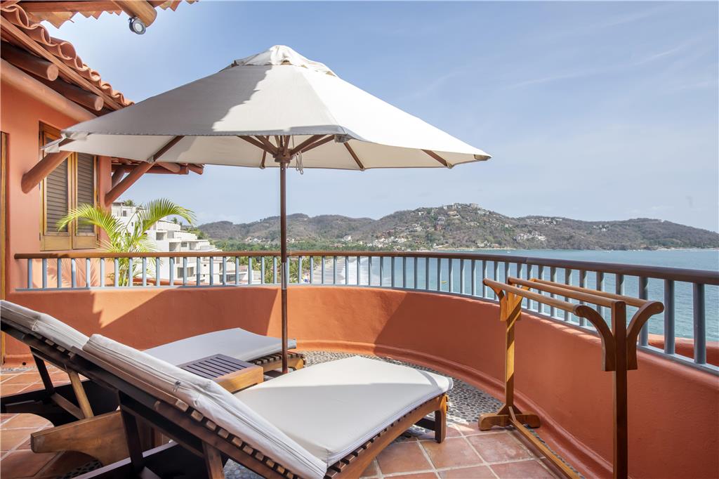 HILTON GRAND VAC CLUB ZIHUATANEJO-guestroom-Guest Room,On-Site.jpg