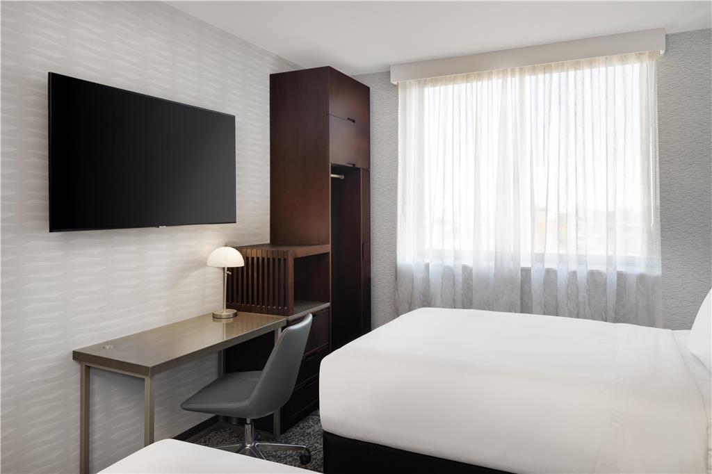 DoubleTree by Hilton Long Island City, NY - Tap to explore photos
