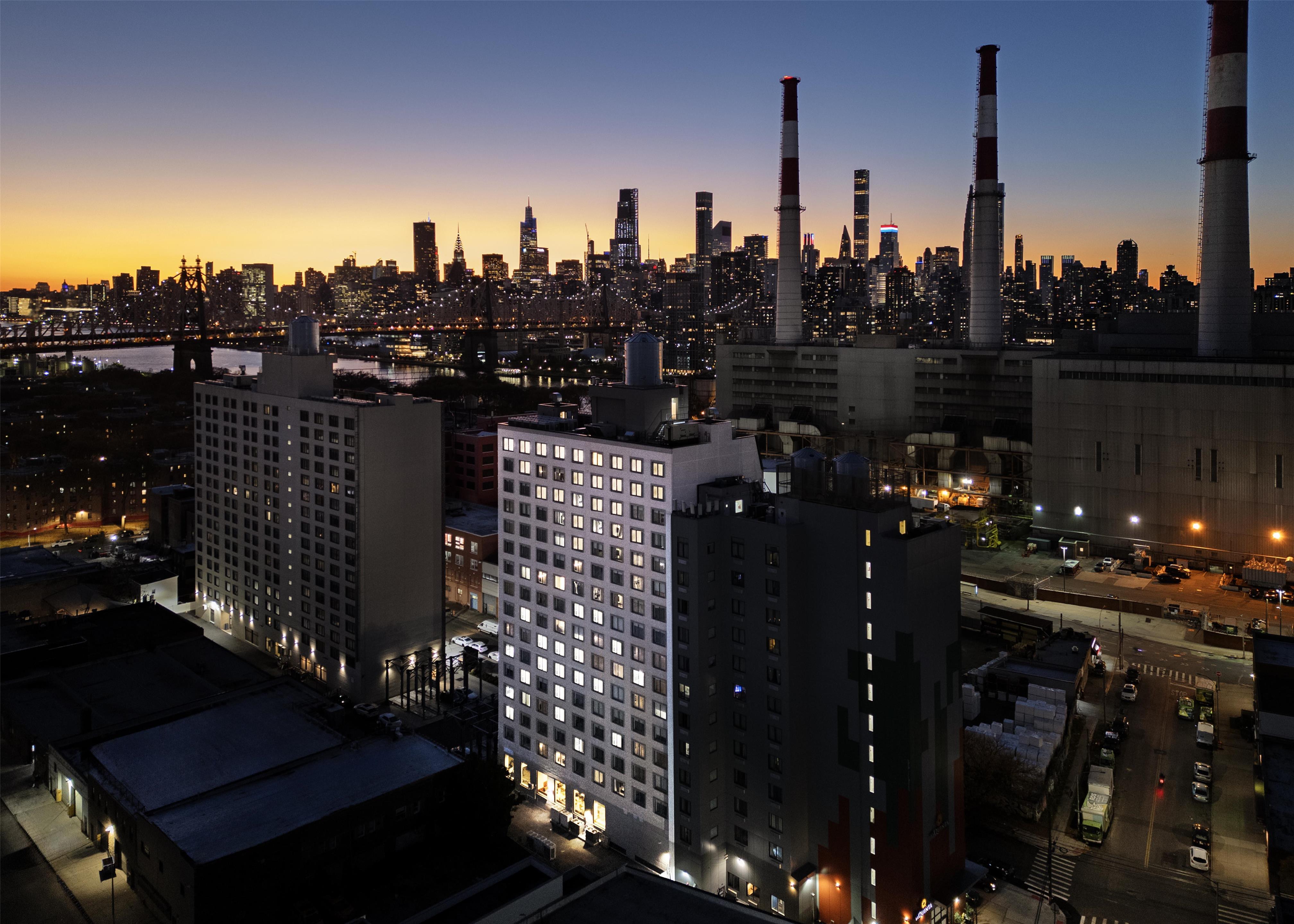 Exterior | DoubleTree by Hilton Long Island City, NY