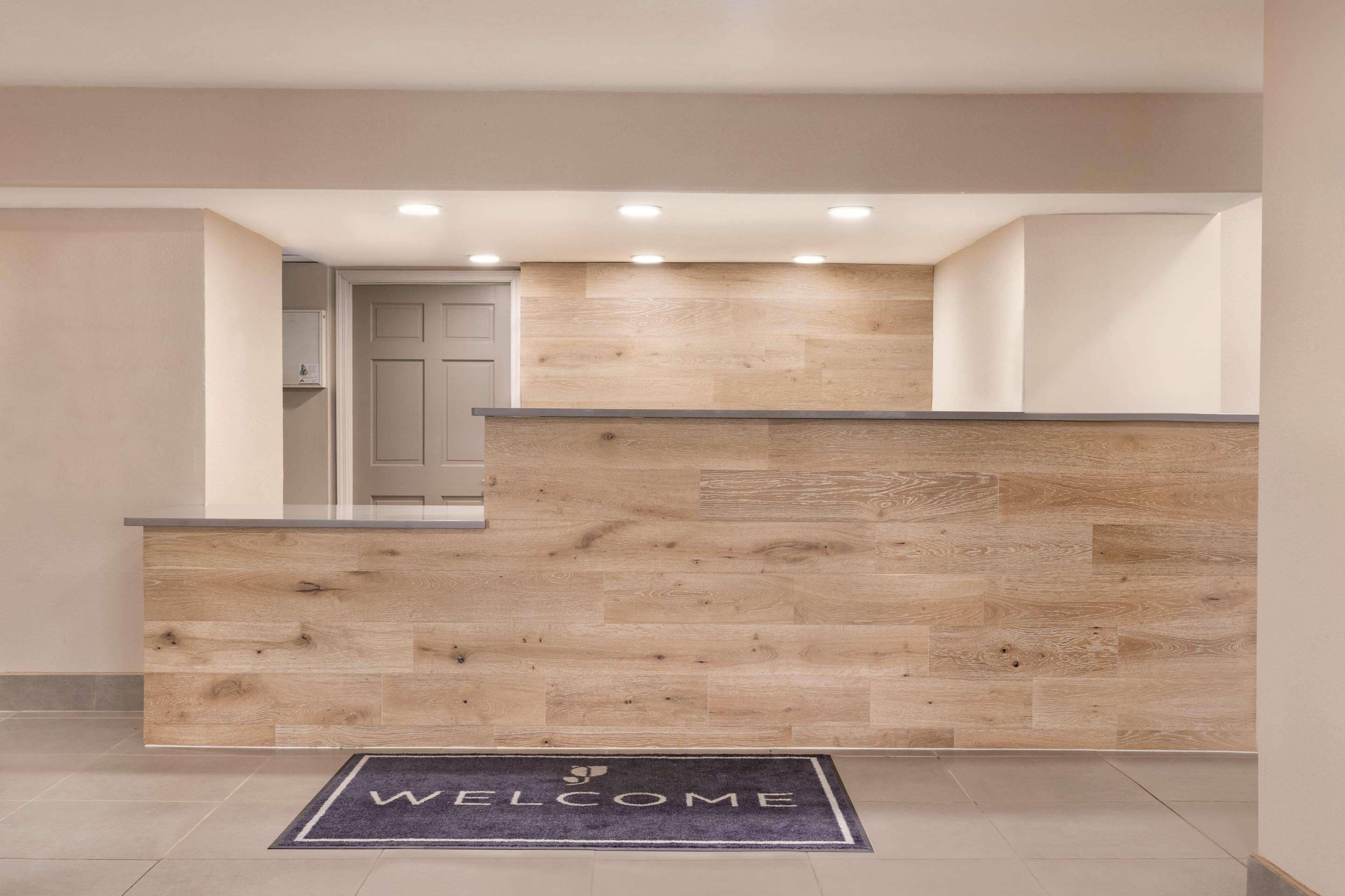 Front Desk | Country Inn & Suites by Radisson, North Little Rock, AR