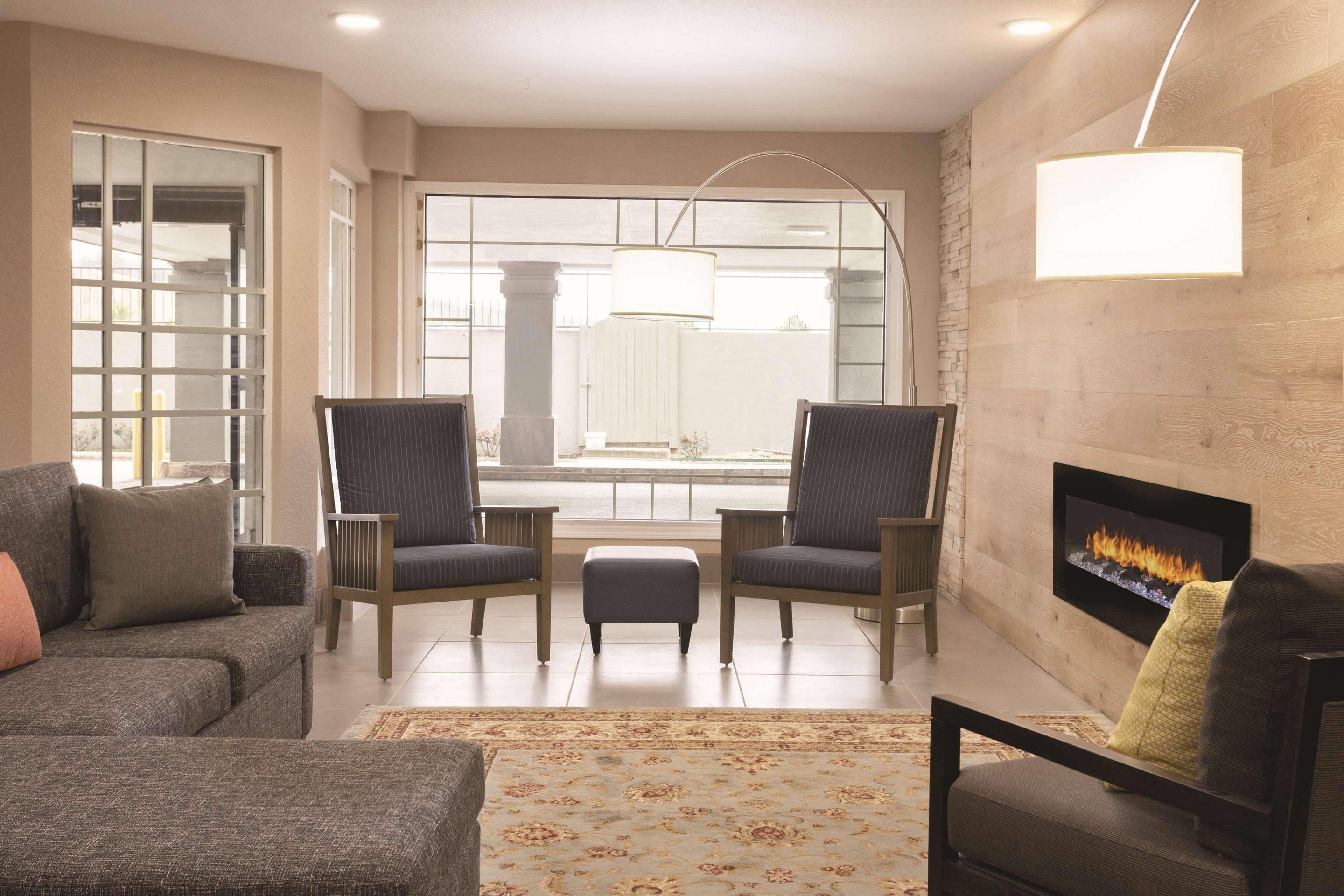 LobbyInterior | Country Inn & Suites by Radisson, North Little Rock, AR