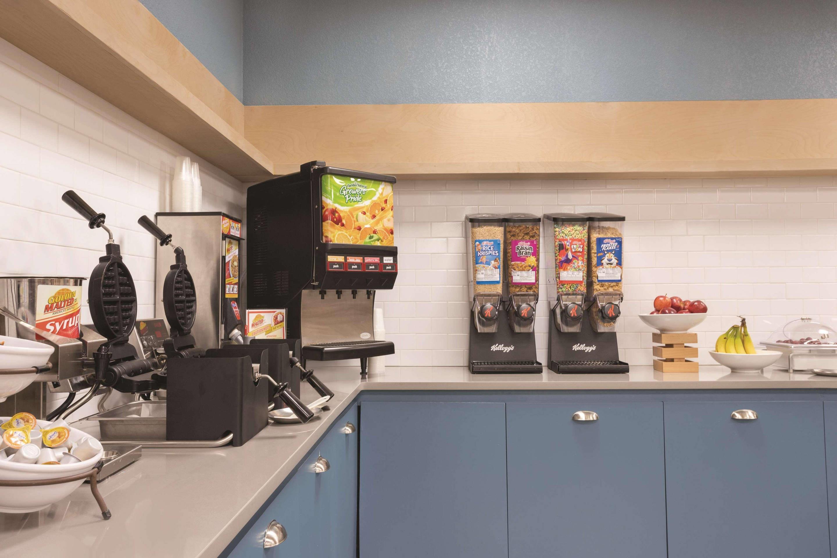 Breakfast Area | Country Inn & Suites by Radisson, North Little Rock, AR