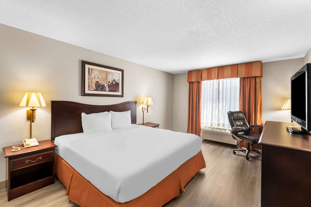 COUNTRY INN AND SUITES BY RADISSON-guestroom-Guest Room,On-Site.jpg