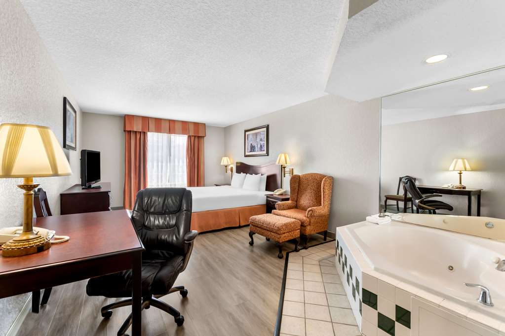 COUNTRY INN AND SUITES BY RADISSON-guestroom-Guest Room,Suite,On-Site.jpg