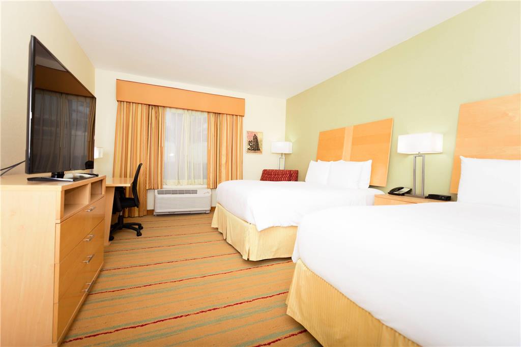 RADISSON HOTEL YUMA-guestroom-Guest Room,On-Site.jpg