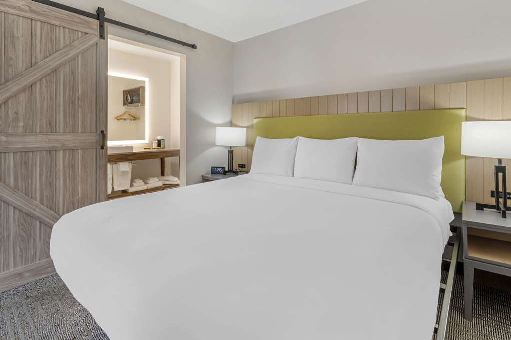 COUNTRY INN AND SUITES VALLEJO-guestroom-Guest Room,Suite,On-Site.jpg