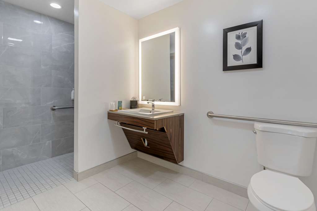 COUNTRY INN AND SUITES VALLEJO-guestroom-Guest Room,Bathroom,On-Site.jpg