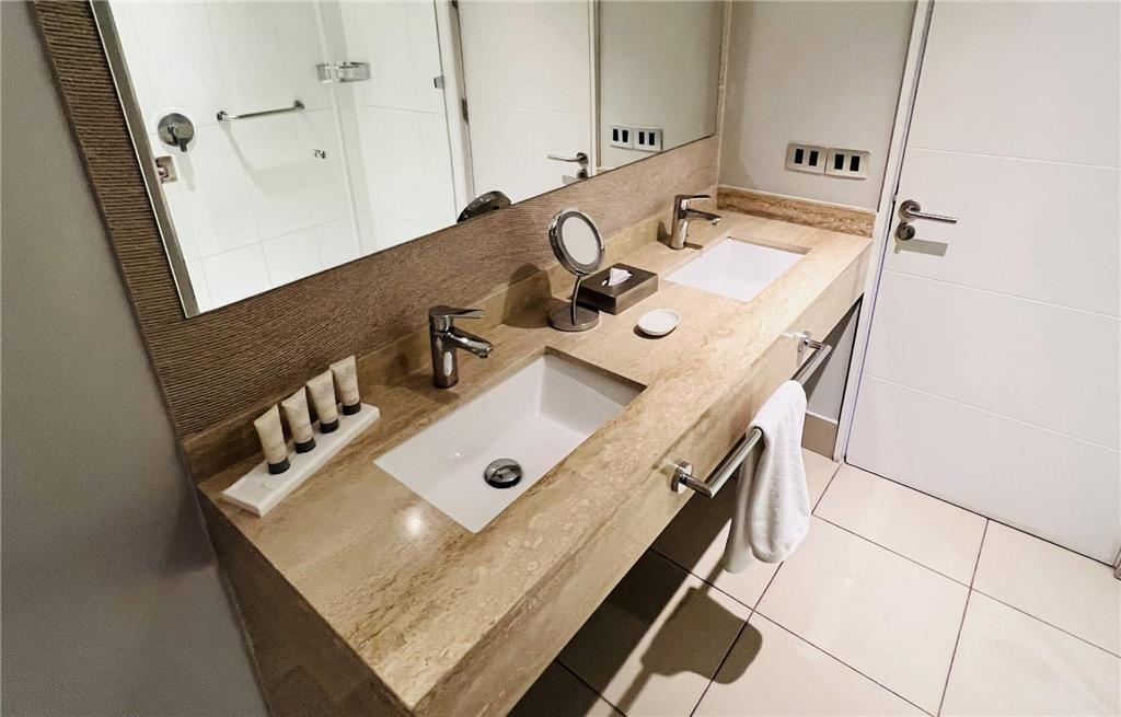 RADISSON HOTEL CURICO-guestroom-Guest Room,Bathroom,On-Site.jpg