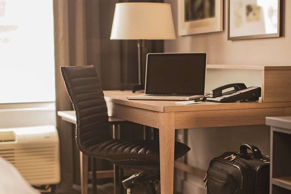 Country Inn & Suites By Radisson Toronto