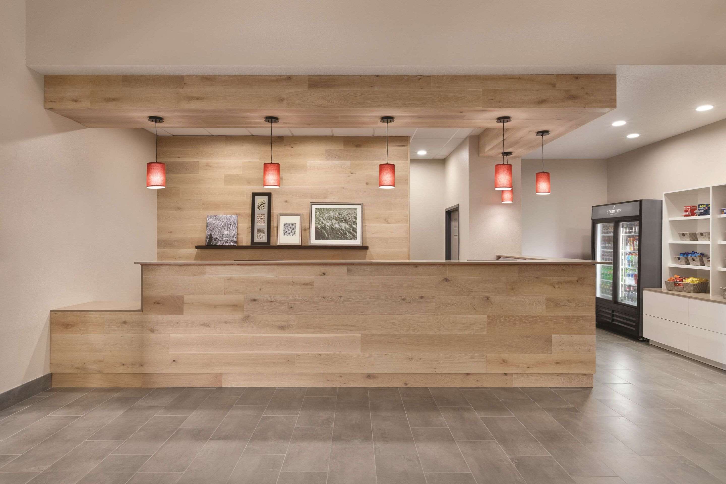 Front desk | Country Inn & Suites by Radisson, Tampa Airport East-RJ Stadium