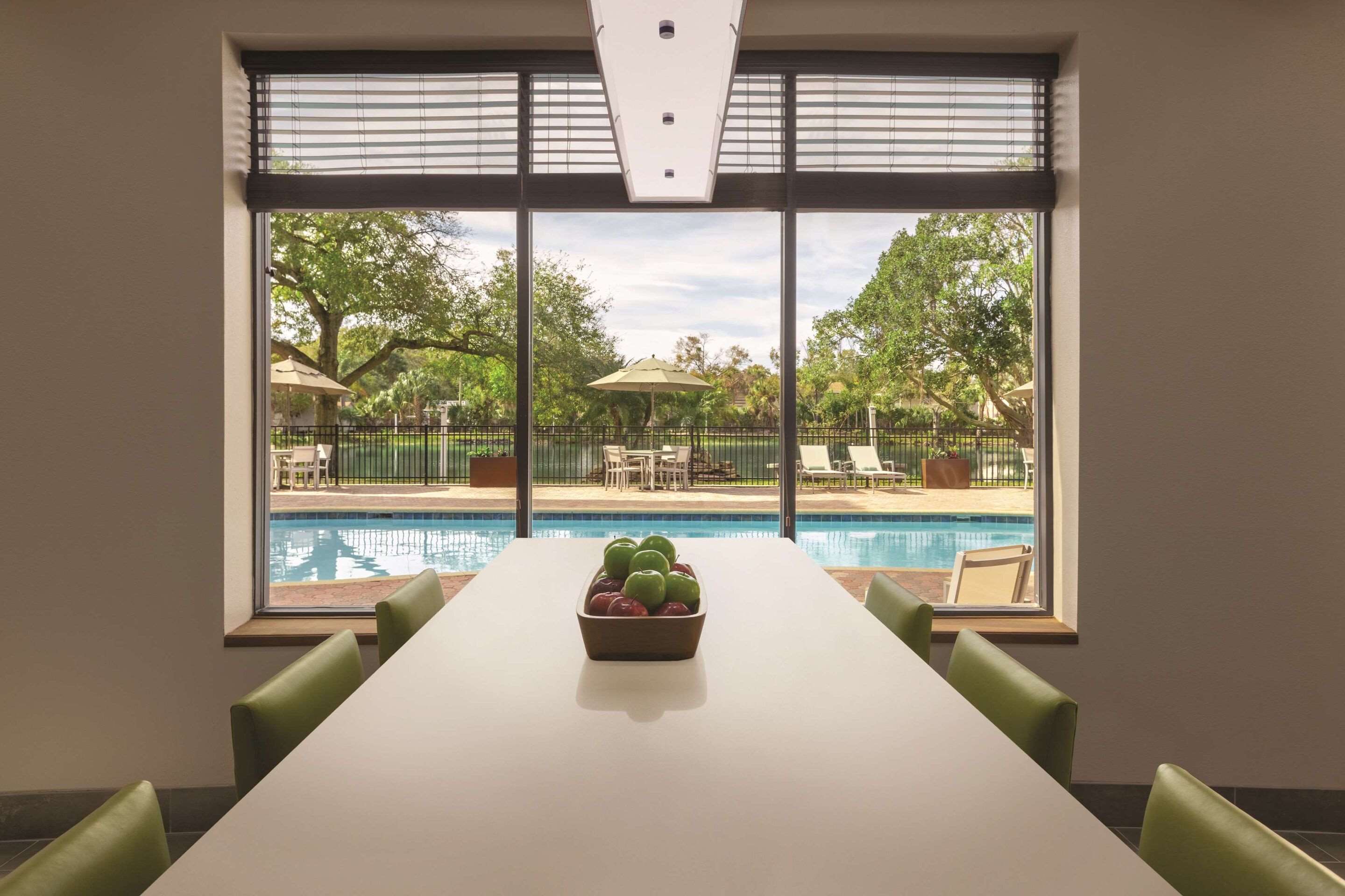 Breakfast area | Country Inn & Suites by Radisson, Tampa Airport East-RJ Stadium
