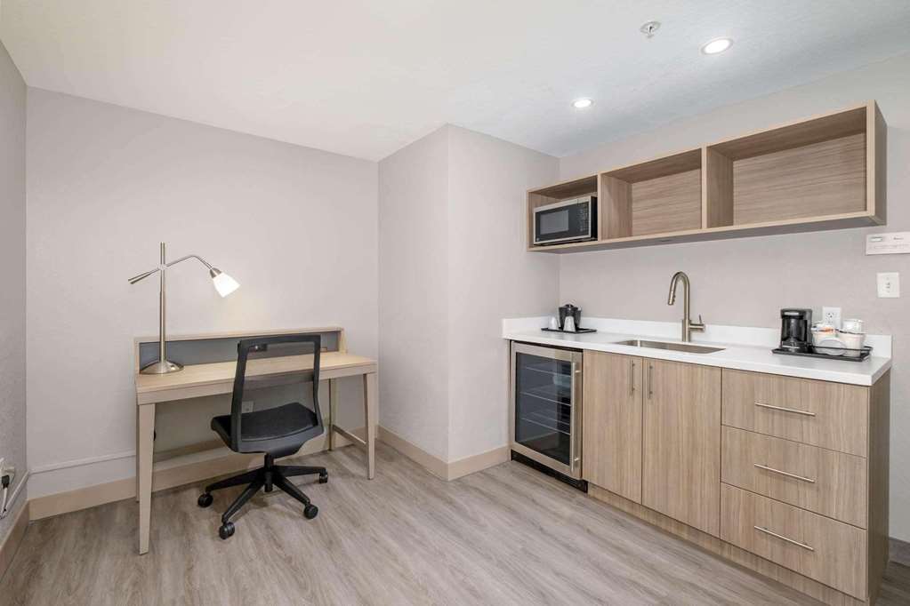 COUNTRY INN AND SUITES BY RADISSON-guestroom-Guest Room,Suite,On-Site.jpg