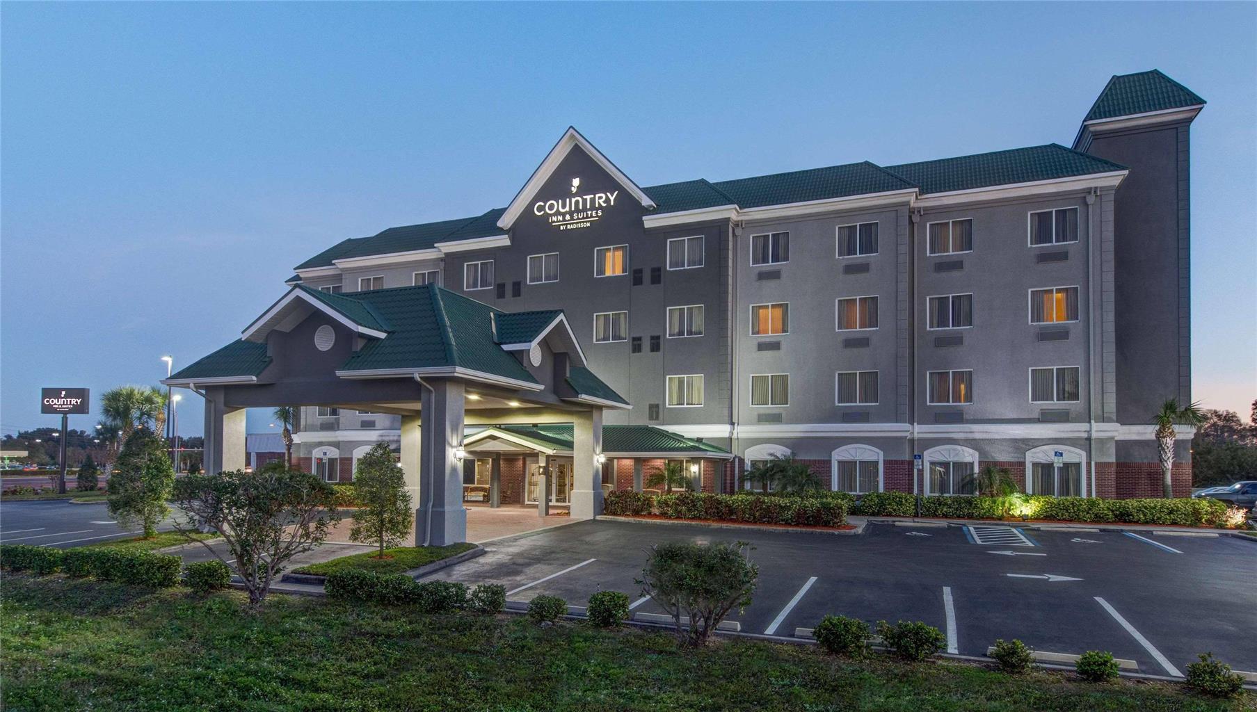 Country Inn & Suites St. Petersburg, FL