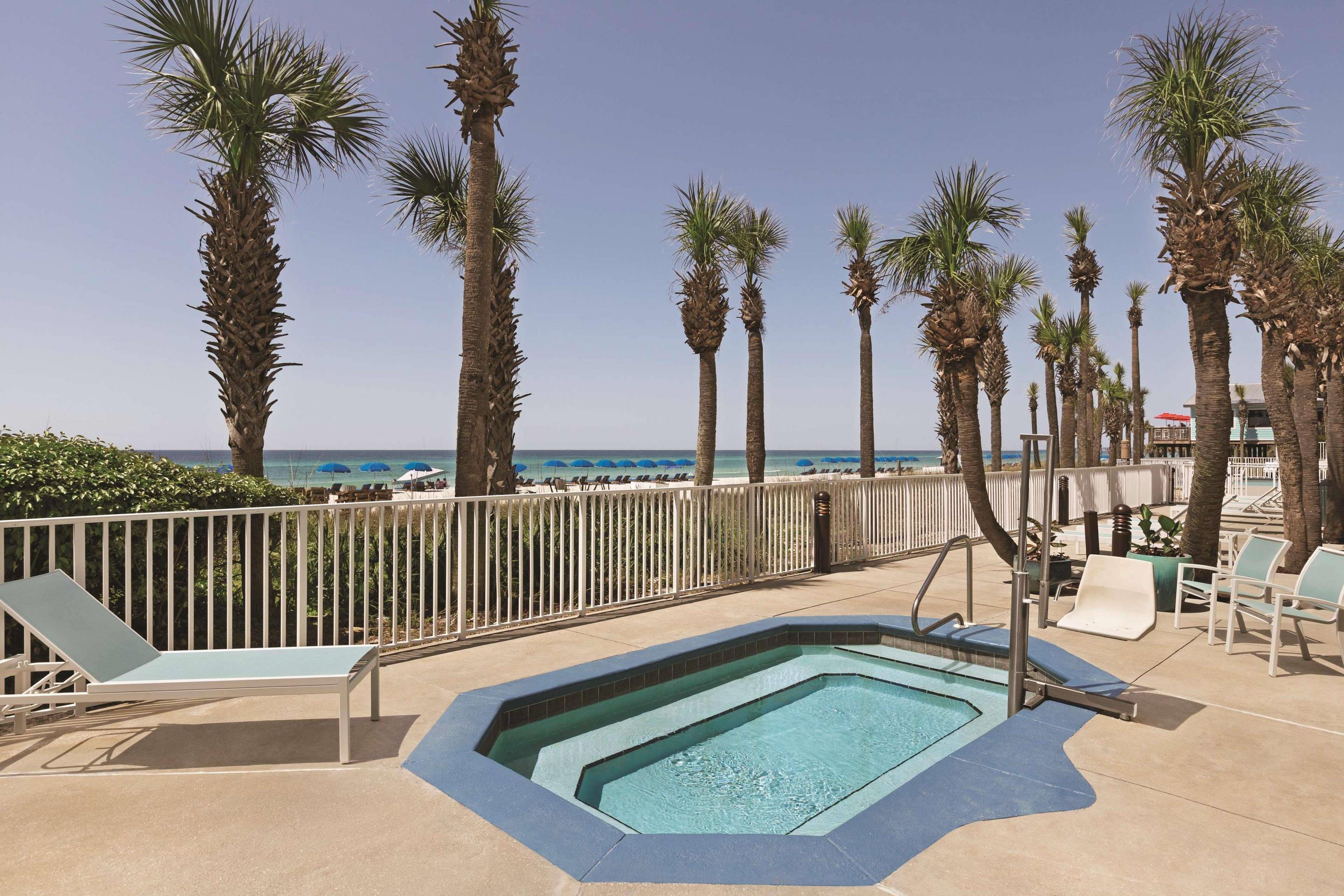 PoolCourtyard | Radisson Panama City Beach - Oceanfront