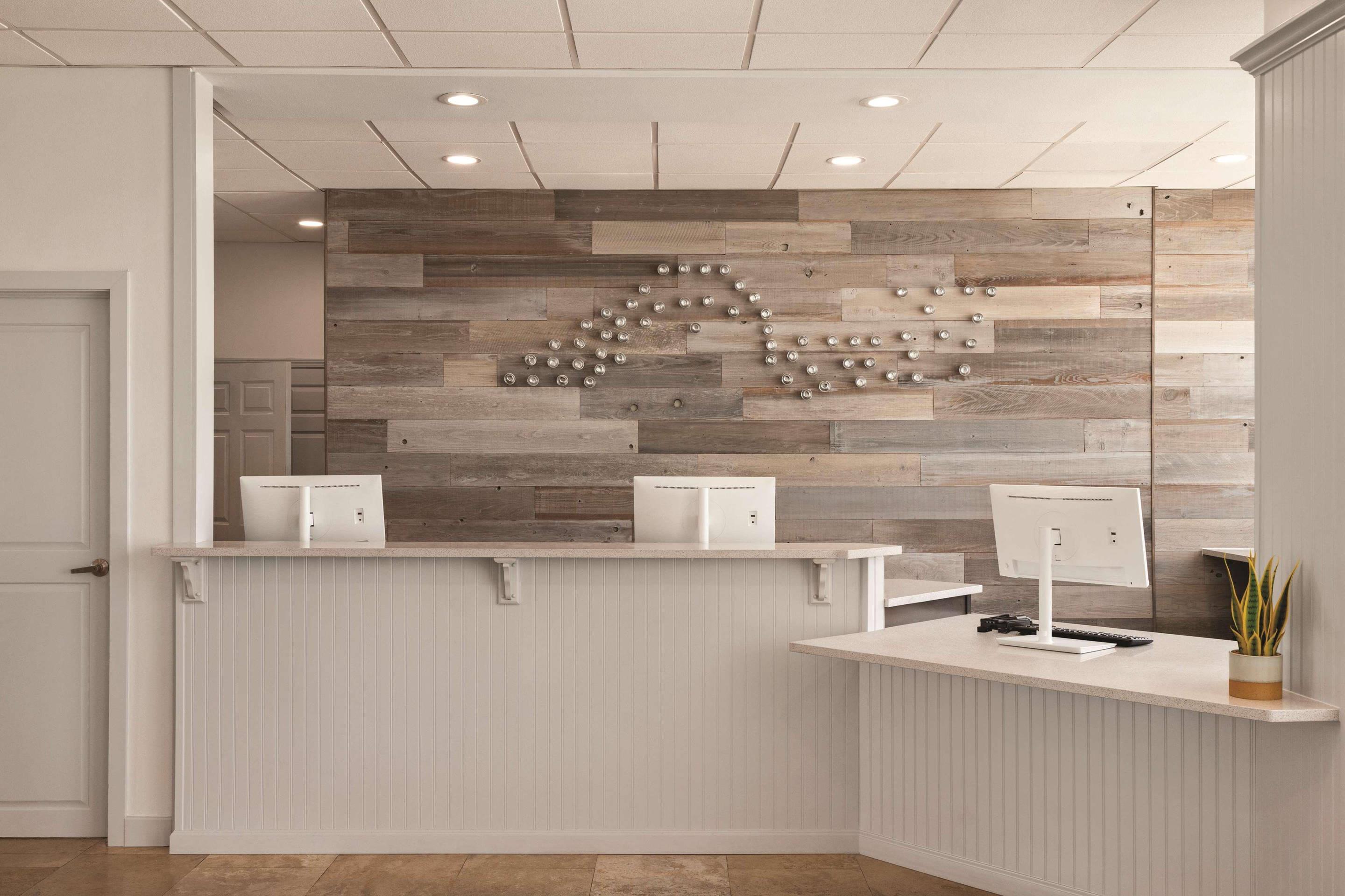 Front desk | Radisson Panama City Beach - Oceanfront