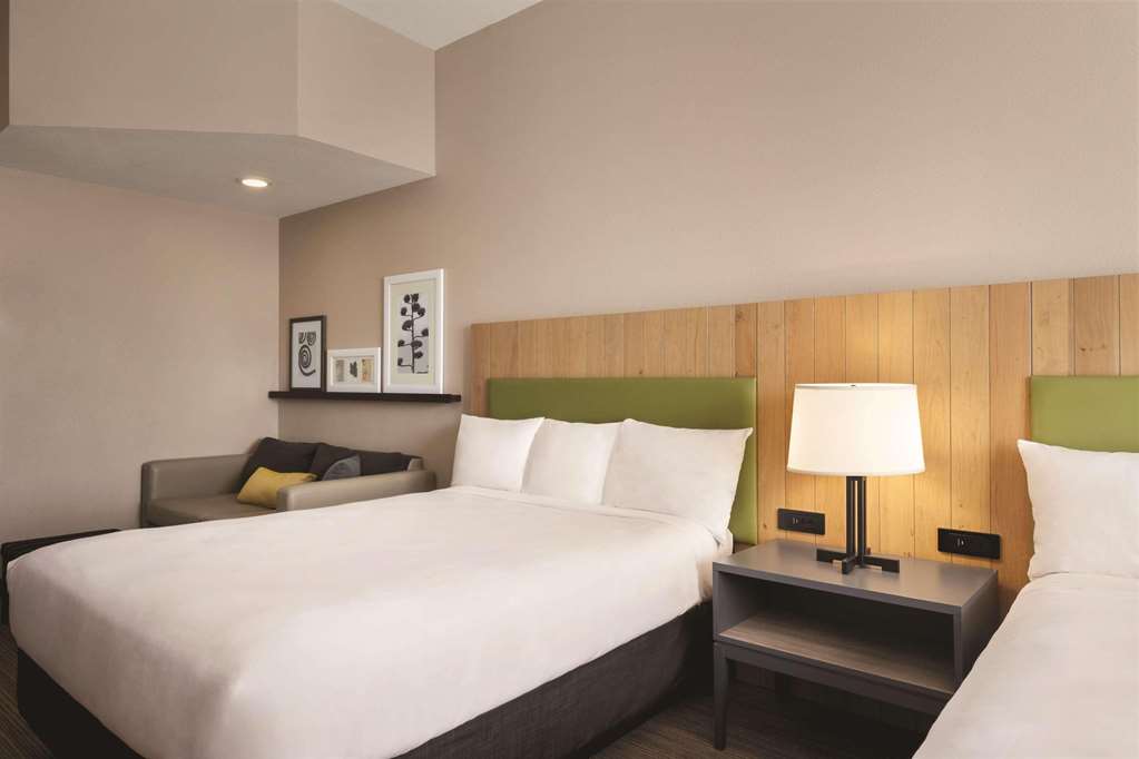 COUNTRY INN & SUITES BY RADISSON BR-guestroom-Guest Room,Suite,On-Site.jpg
