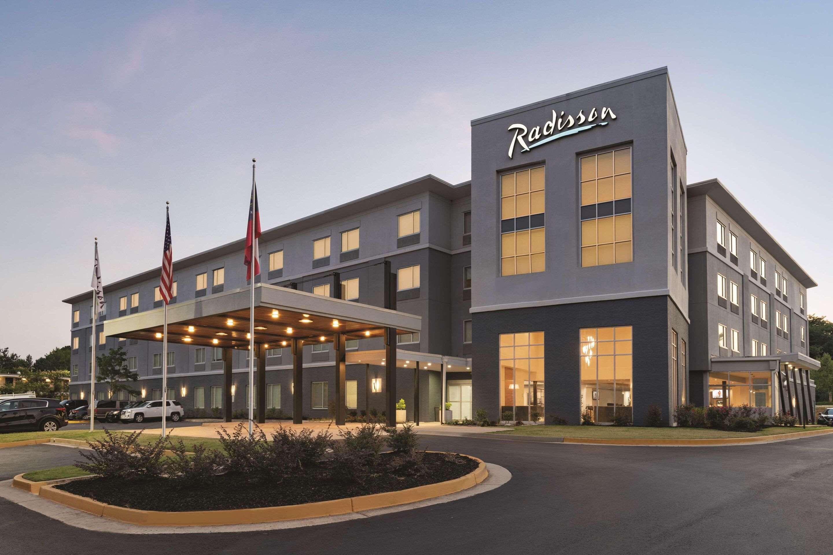 Exterior | Radisson Hotel Atlanta Airport