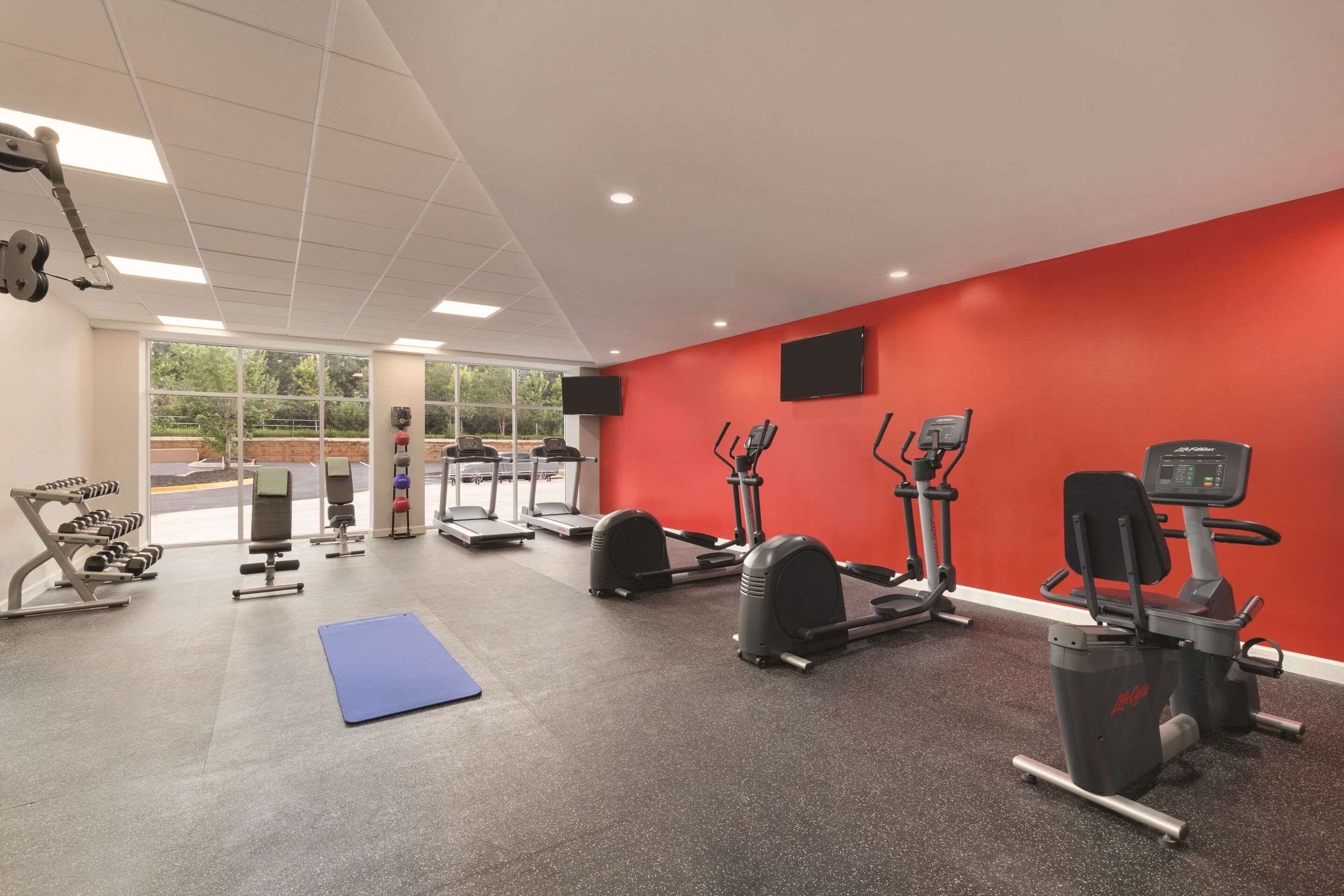 Exercise room | Radisson Hotel Atlanta Airport