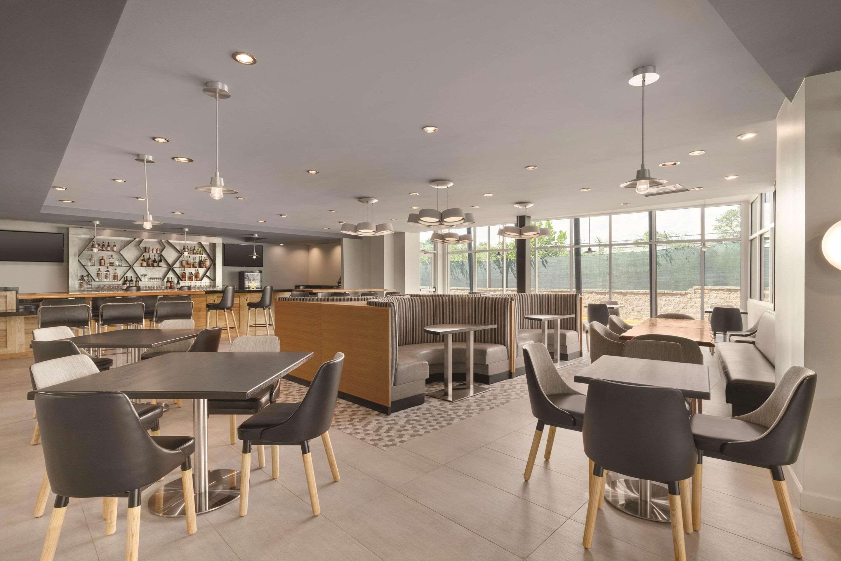 Restaurant | Radisson Hotel Atlanta Airport