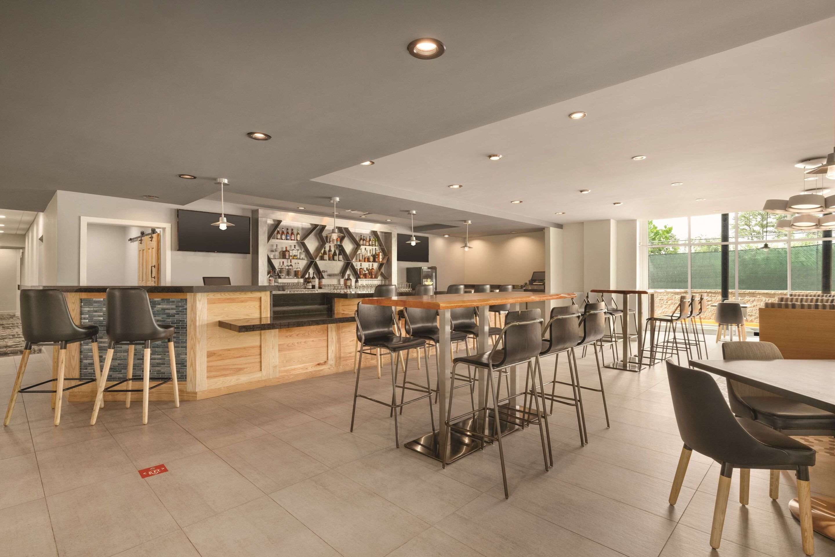 On-Site Bar | Radisson Hotel Atlanta Airport
