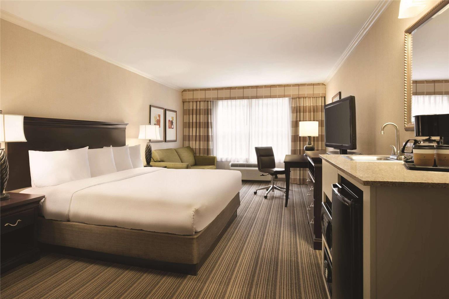 COUNTRY INN AND SUITES BY RADISSON-guestroom-Guest Room,On-Site.jpg