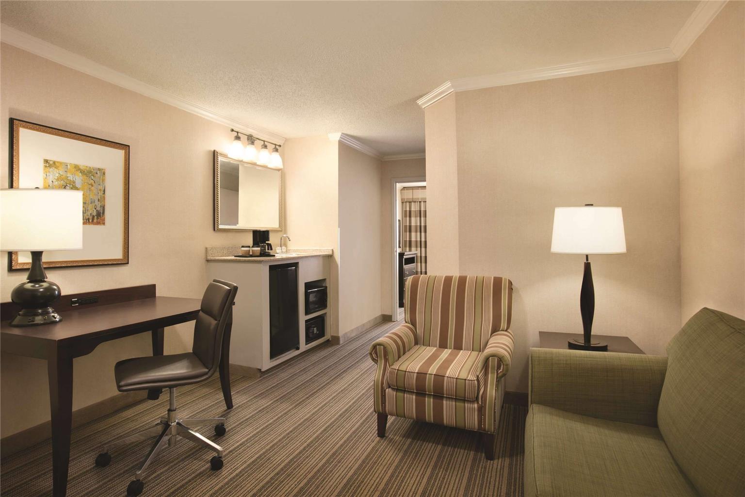 COUNTRY INN AND SUITES BY RADISSON-guestroom-Guest Room,Suite,On-Site.jpg