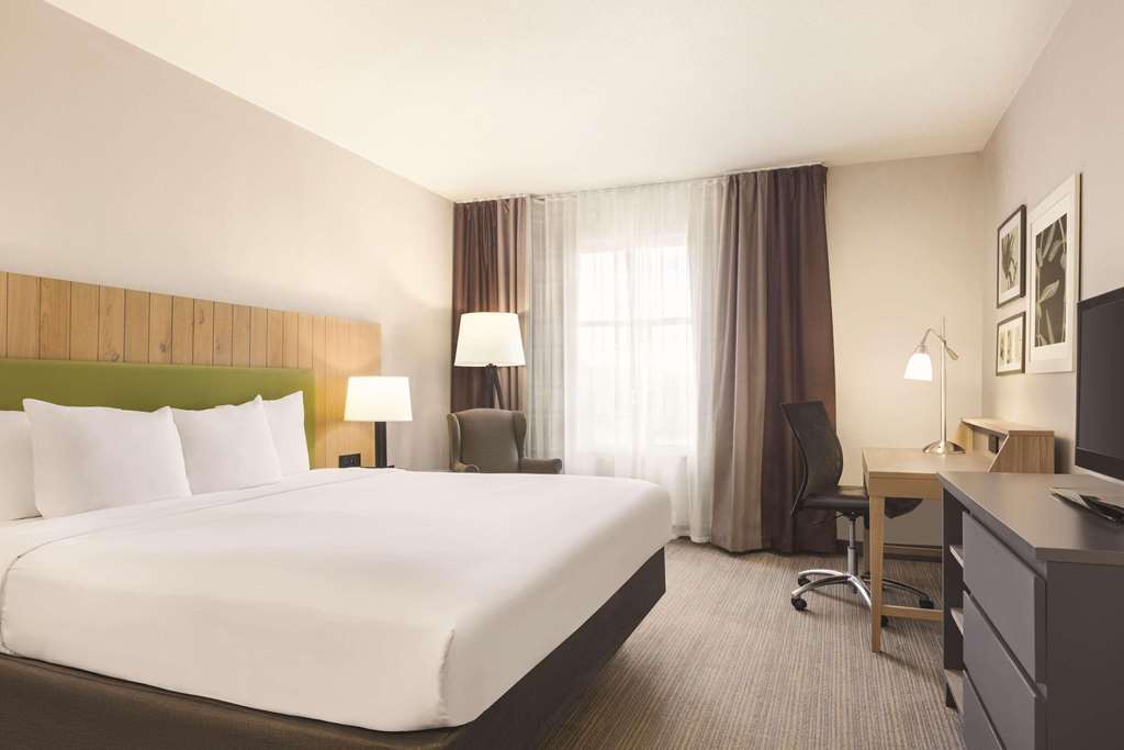COUNTRY INN AND SUITES BY RADISSON-guestroom-Guest Room,On-Site.jpg