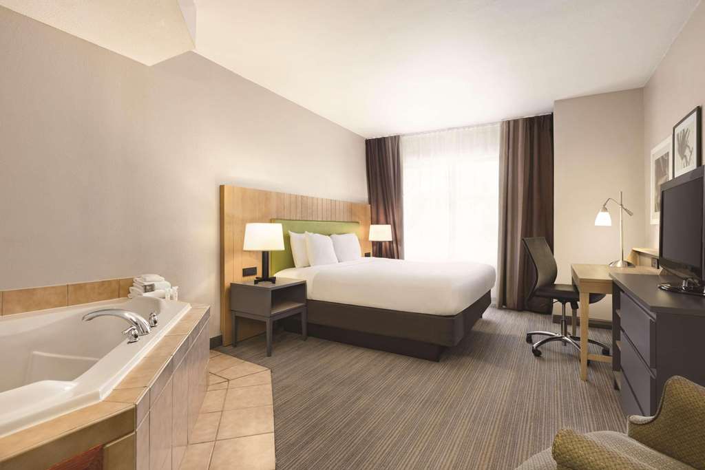 COUNTRY INN AND SUITES BY RADISSON-guestroom-Guest Room,Suite,On-Site.jpg