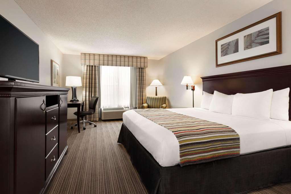 COUNTRY INN AND SUITES BY RADISSON-guestroom-Guest Room,On-Site.jpg