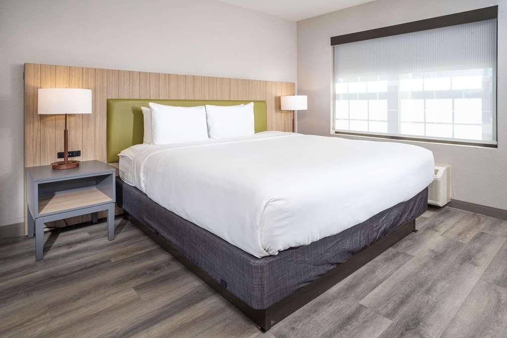 COUNTRY INN AND SUITES BY RADISSON-guestroom-Guest Room,On-Site.jpg