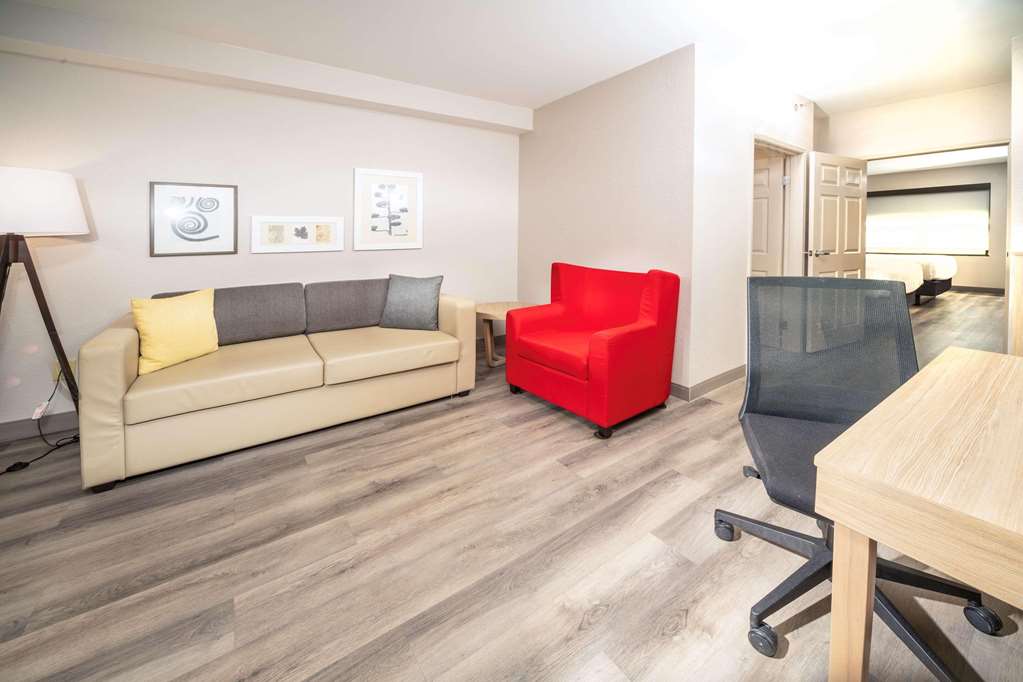 COUNTRY INN AND SUITES BY RADISSON-guestroom-Guest Room,Suite,On-Site.jpg