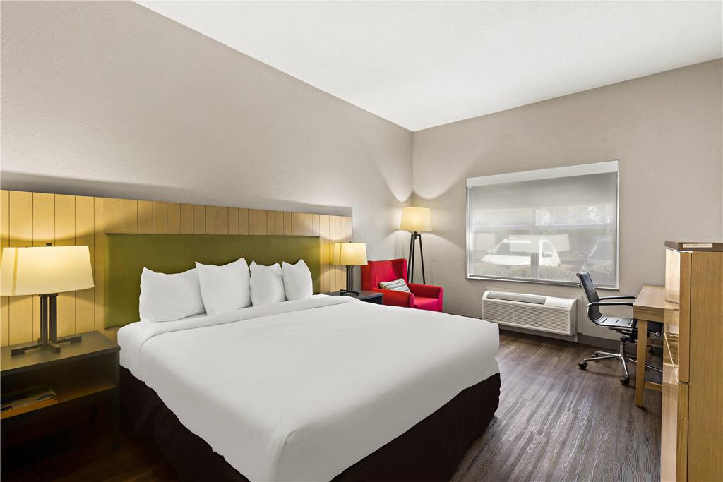 COUNTRY INN AND SUITES BY RADISSON-guestroom-Guest Room,On-Site.jpg