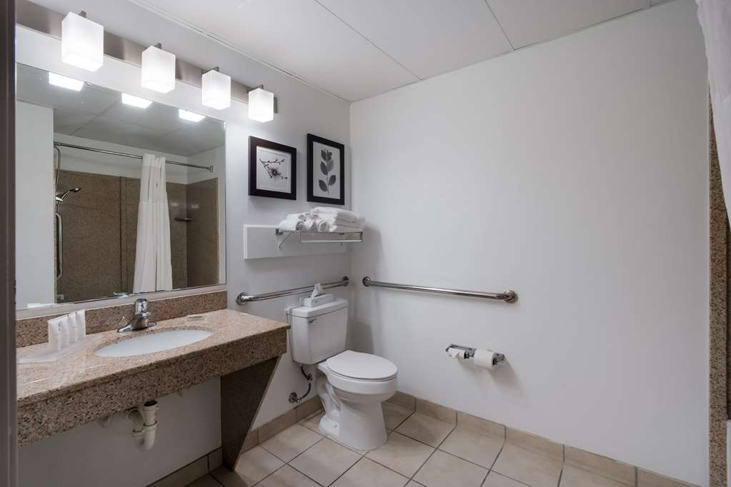 COUNTRY INN AND SUITES BY RADISSON-guestroom-Guest Room,Bathroom,On-Site.jpg