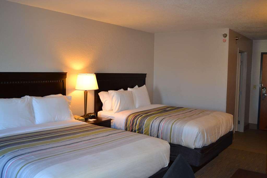 COUNTRY INN AND SUITES BY RADISSON-guestroom-Guest Room,On-Site.jpg