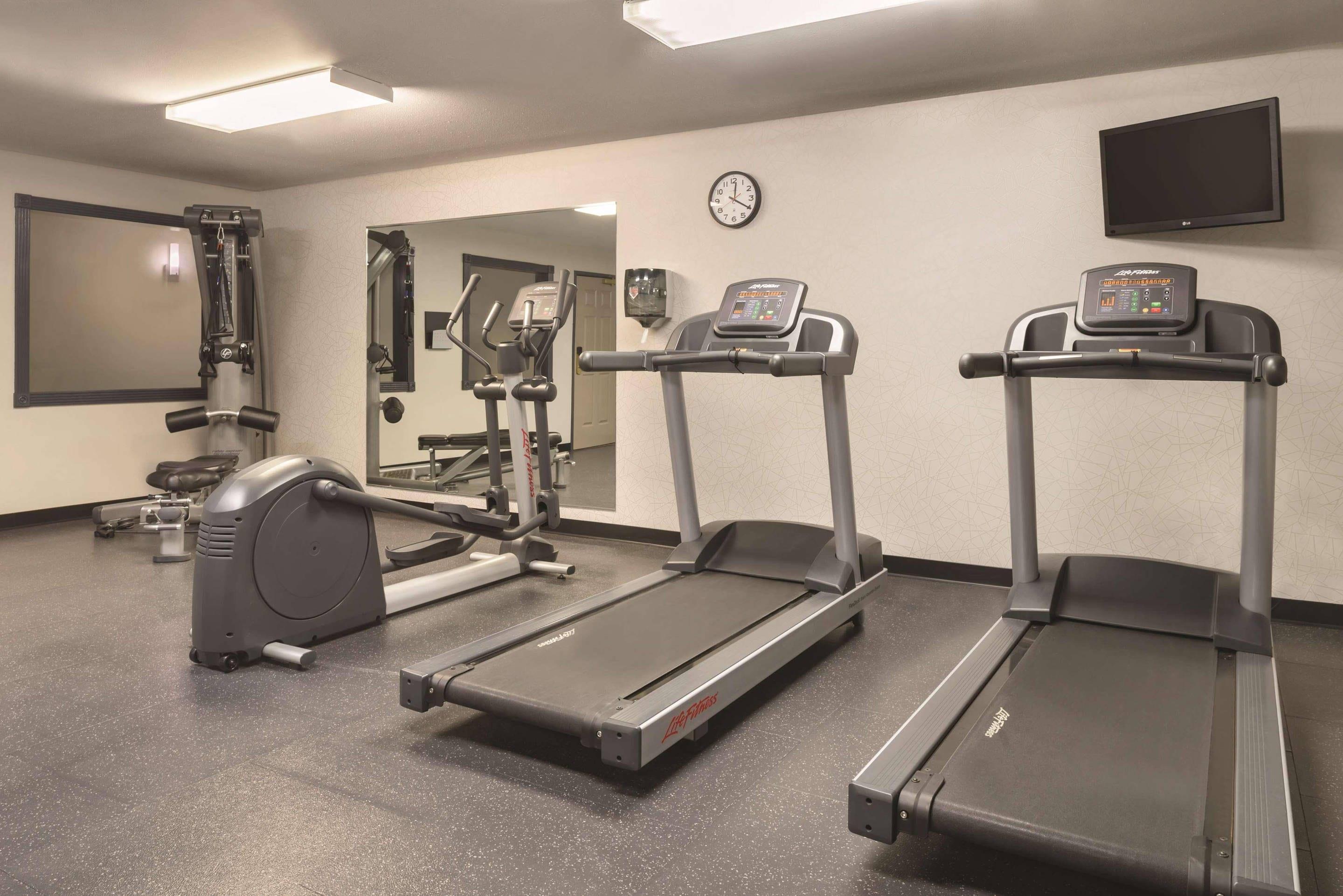 Fitness Center | Country Inn & Suites by Radisson, Galena, IL