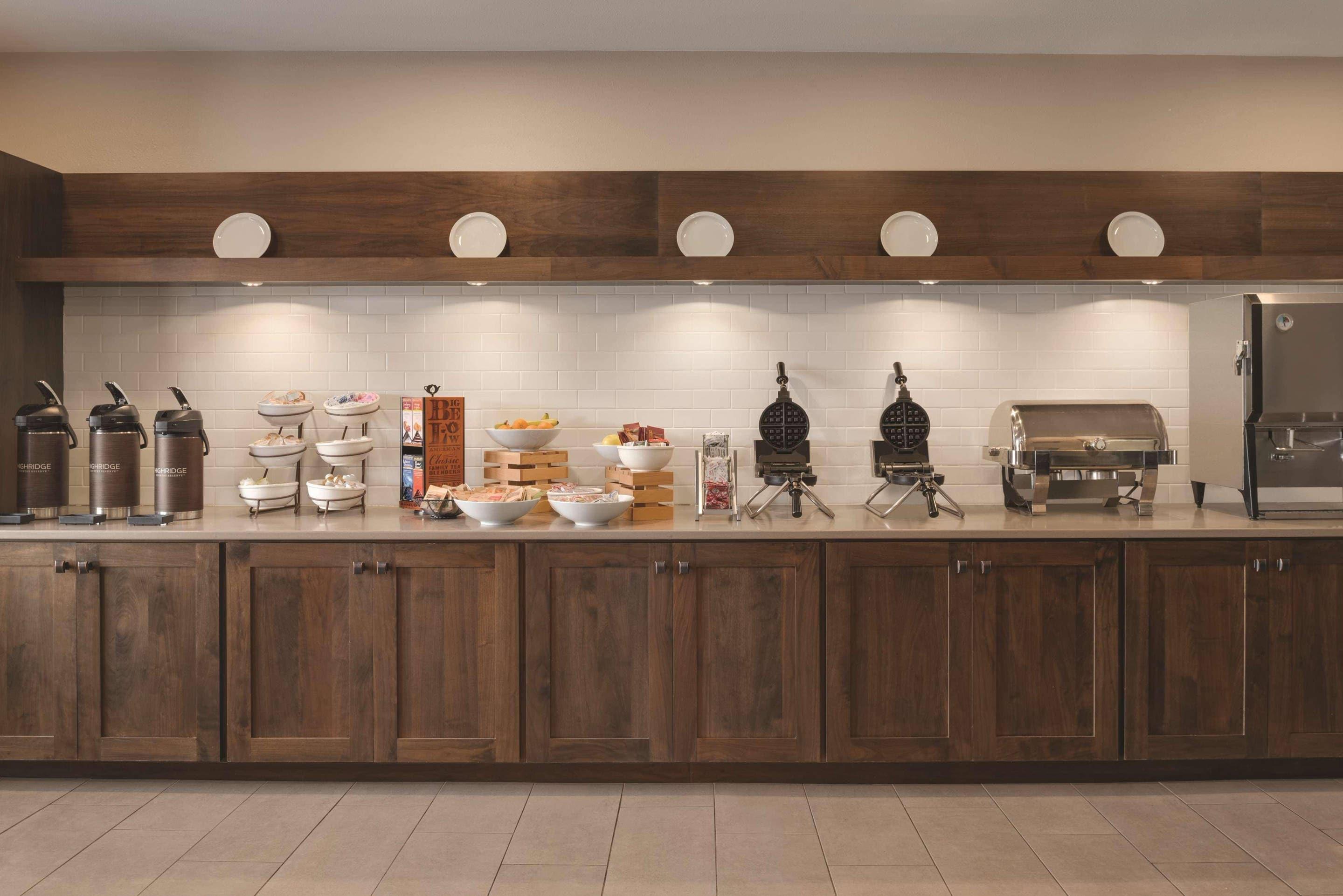 Breakfast Area | Country Inn & Suites by Radisson, Galena, IL