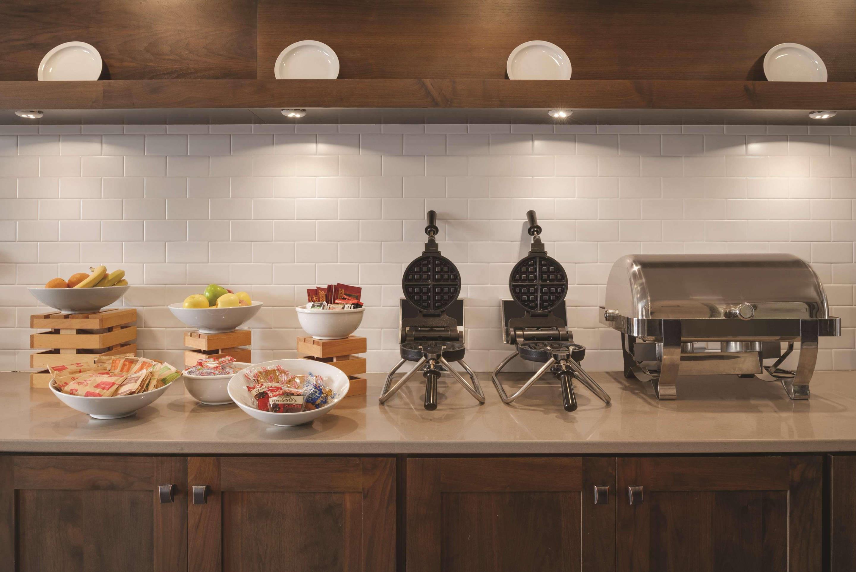 Breakfast Area | Country Inn & Suites by Radisson, Galena, IL