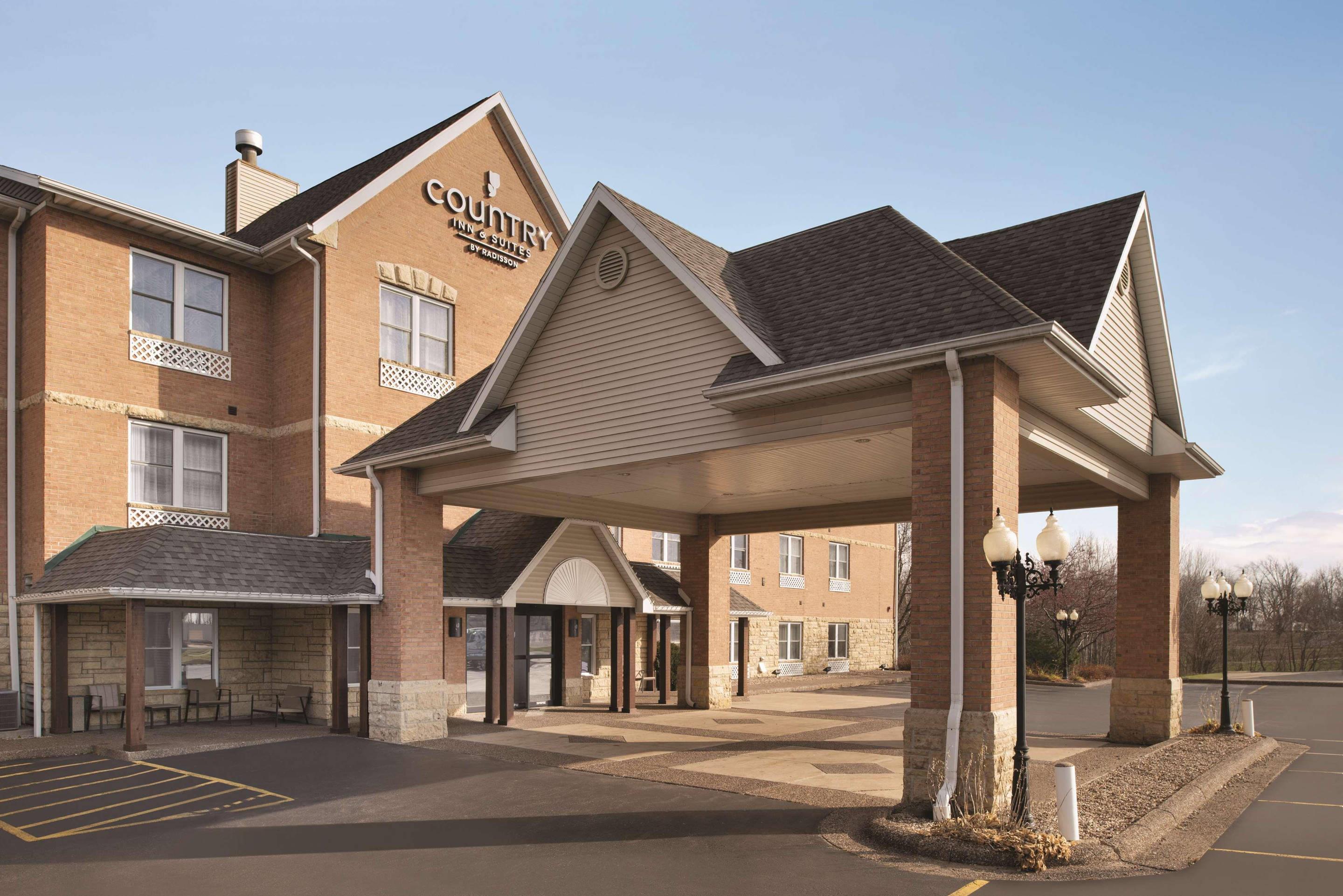 Hotel Exterior | Country Inn & Suites by Radisson, Galena, IL
