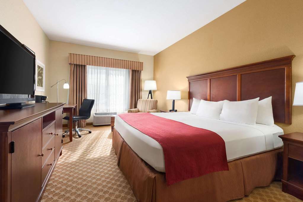 COUNTRY INN AND SUITES BY RADISSON-guestroom-Guest Room,On-Site.jpg