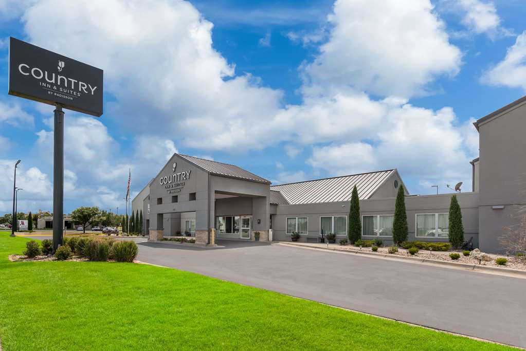 Country Inn & Suites Wichita East