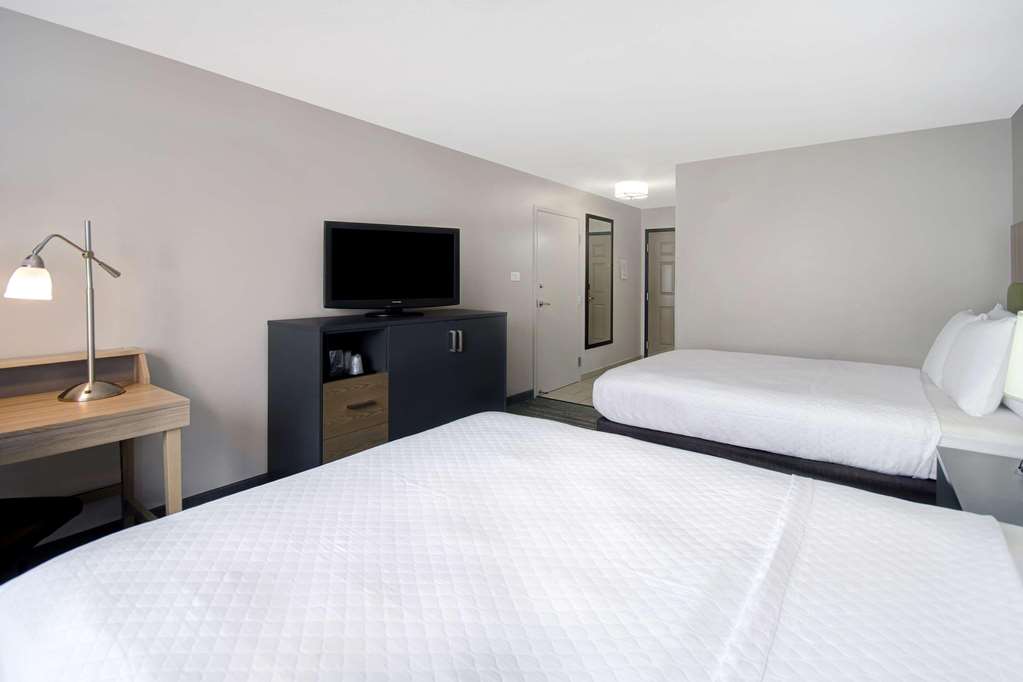 COUNTRY INN AND SUITES BY RADISSON-guestroom-Guest Room,On-Site.jpg