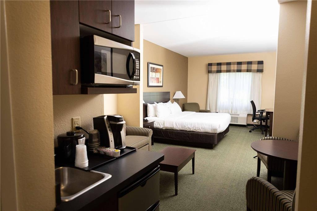 COUNTRY ELIZABETHTOWN KY-guestroom-Guest Room,Suite,On-Site.jpg
