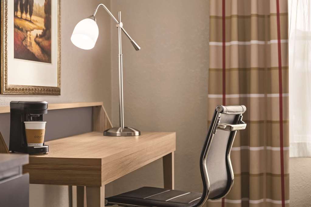 COUNTRY INN AND SUITES BY RADISSON-guestroom-Guest Room,Bathroom,On-Site.jpg