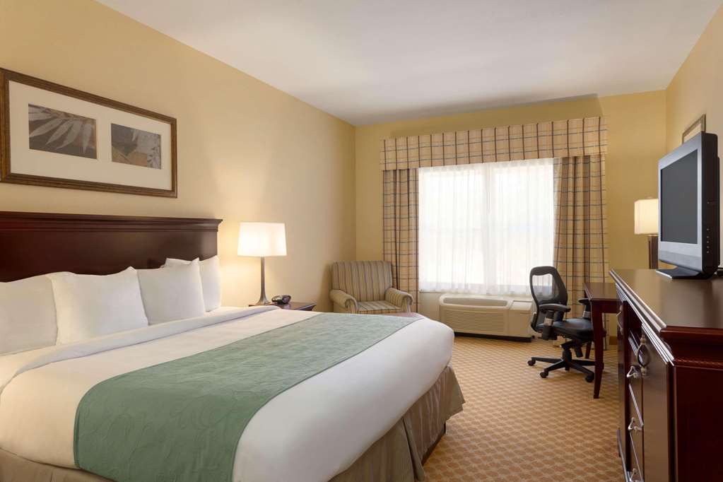 COUNTRY INN AND SUITES BY RADISSON-guestroom-Guest Room,On-Site.jpg