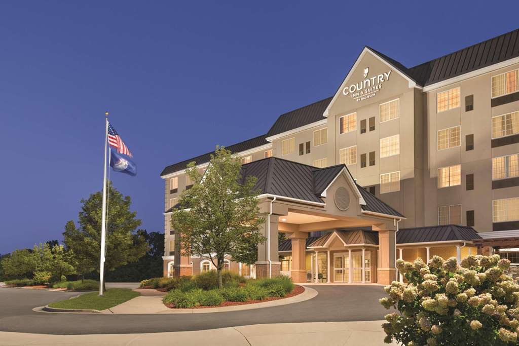 Country Inn & Suites Grand Rapids East