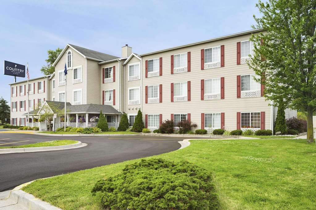 Country Inn & Suites Grand Rapids Airport