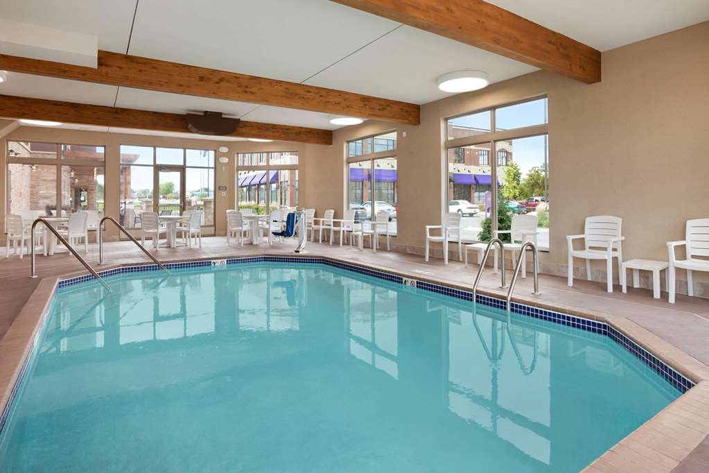 Country Inn & Suites Roseville
