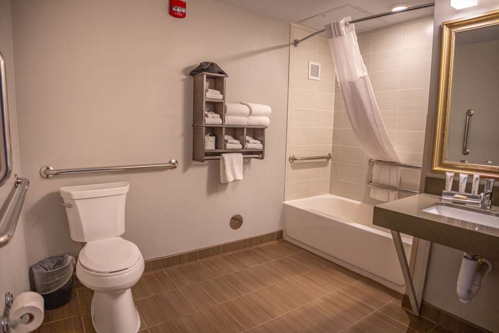 COUNTRY INN AND SUITES BY RADISSON-guestroom-Guest Room,Bathroom,On-Site.jpg