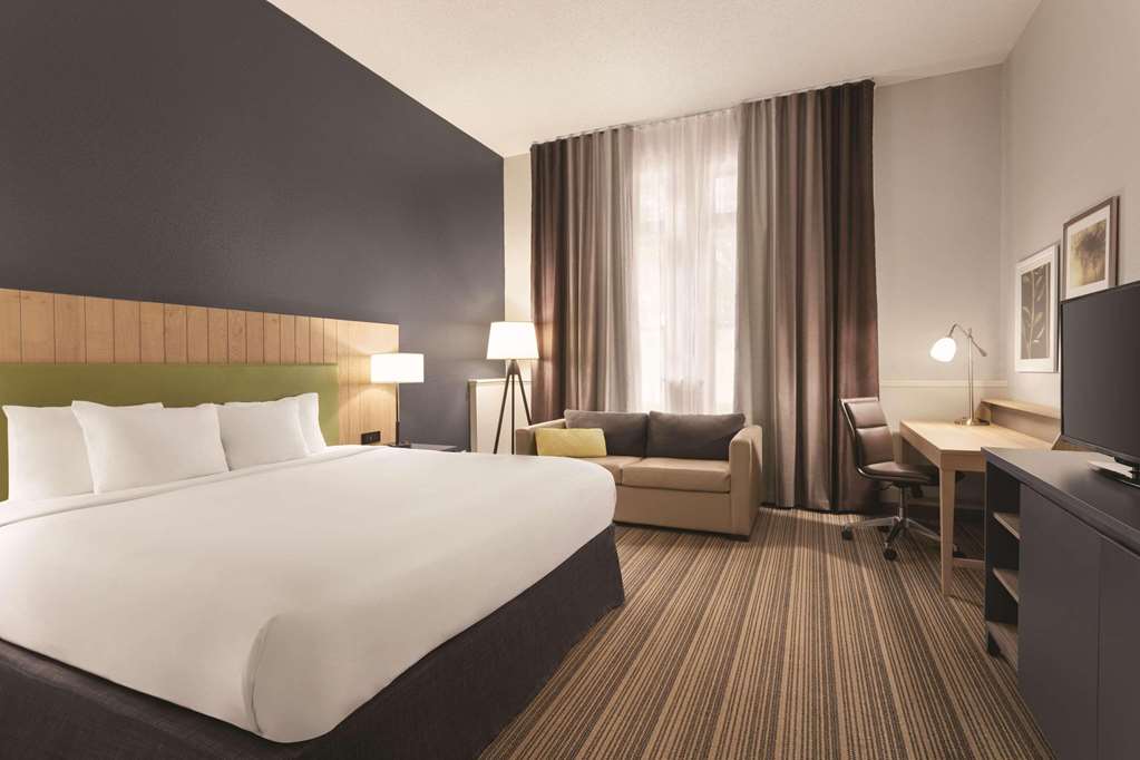 COUNTRY INN AND SUITES BY RADISSON-guestroom-Guest Room,On-Site.jpg