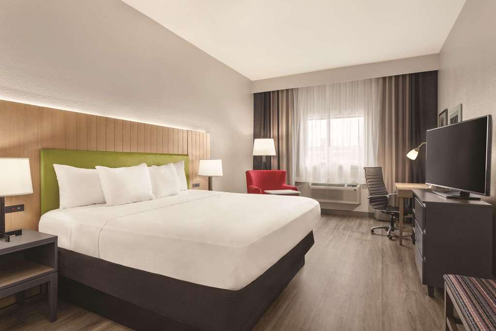 COUNTRY INN AND SUITES BY RADISSON-guestroom-Guest Room,On-Site.jpg